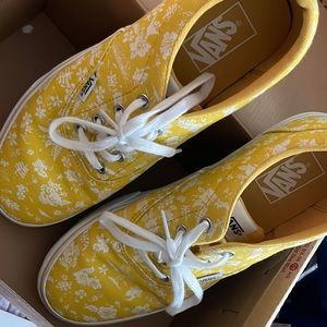 Yellow and white floral Vans off the wall skate shoes NIB SIZE 10